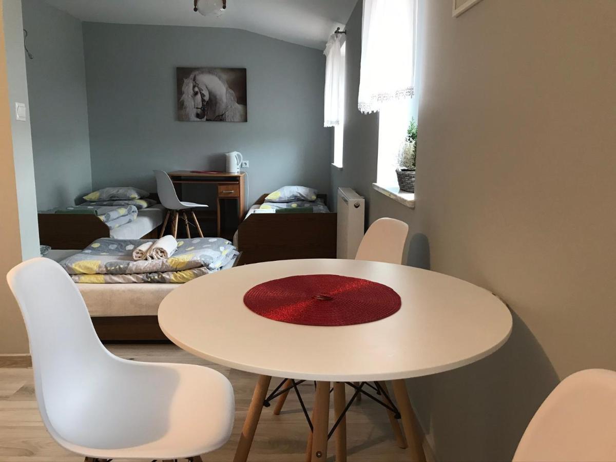 스타라초비체 Stajnia Pod Debem B&B 외부 사진