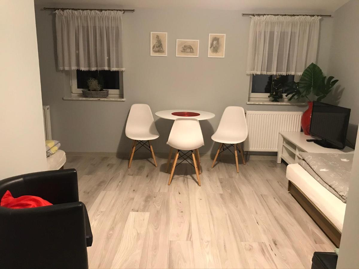 스타라초비체 Stajnia Pod Debem B&B 외부 사진