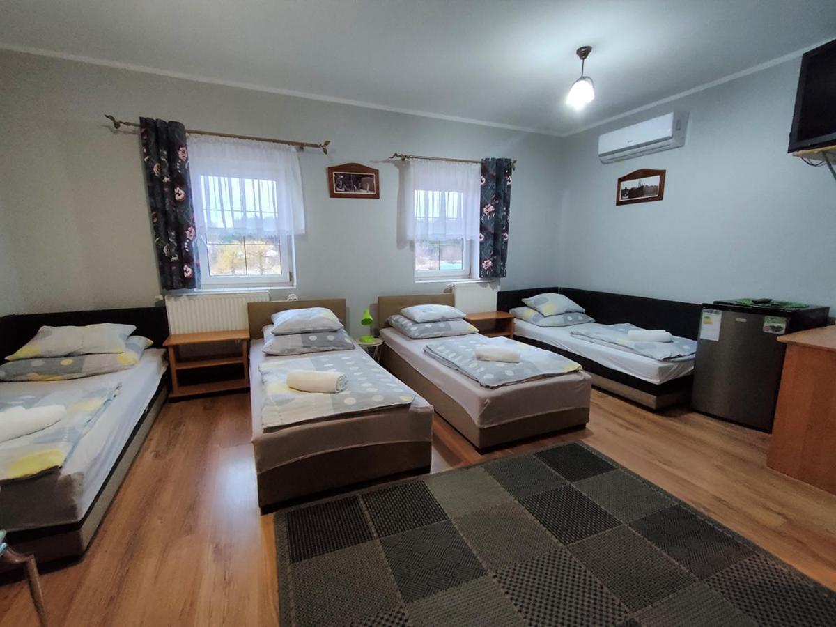 스타라초비체 Stajnia Pod Debem B&B 외부 사진