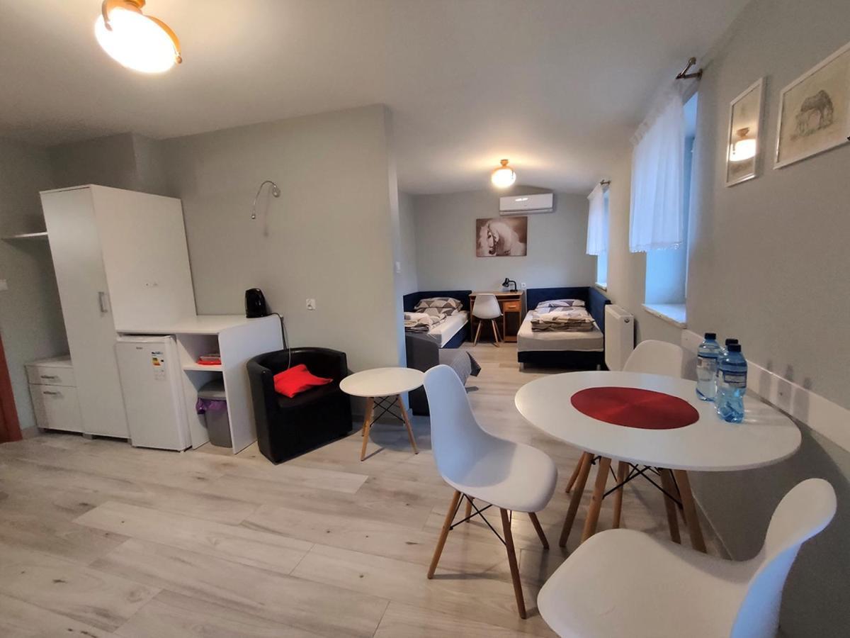 스타라초비체 Stajnia Pod Debem B&B 외부 사진
