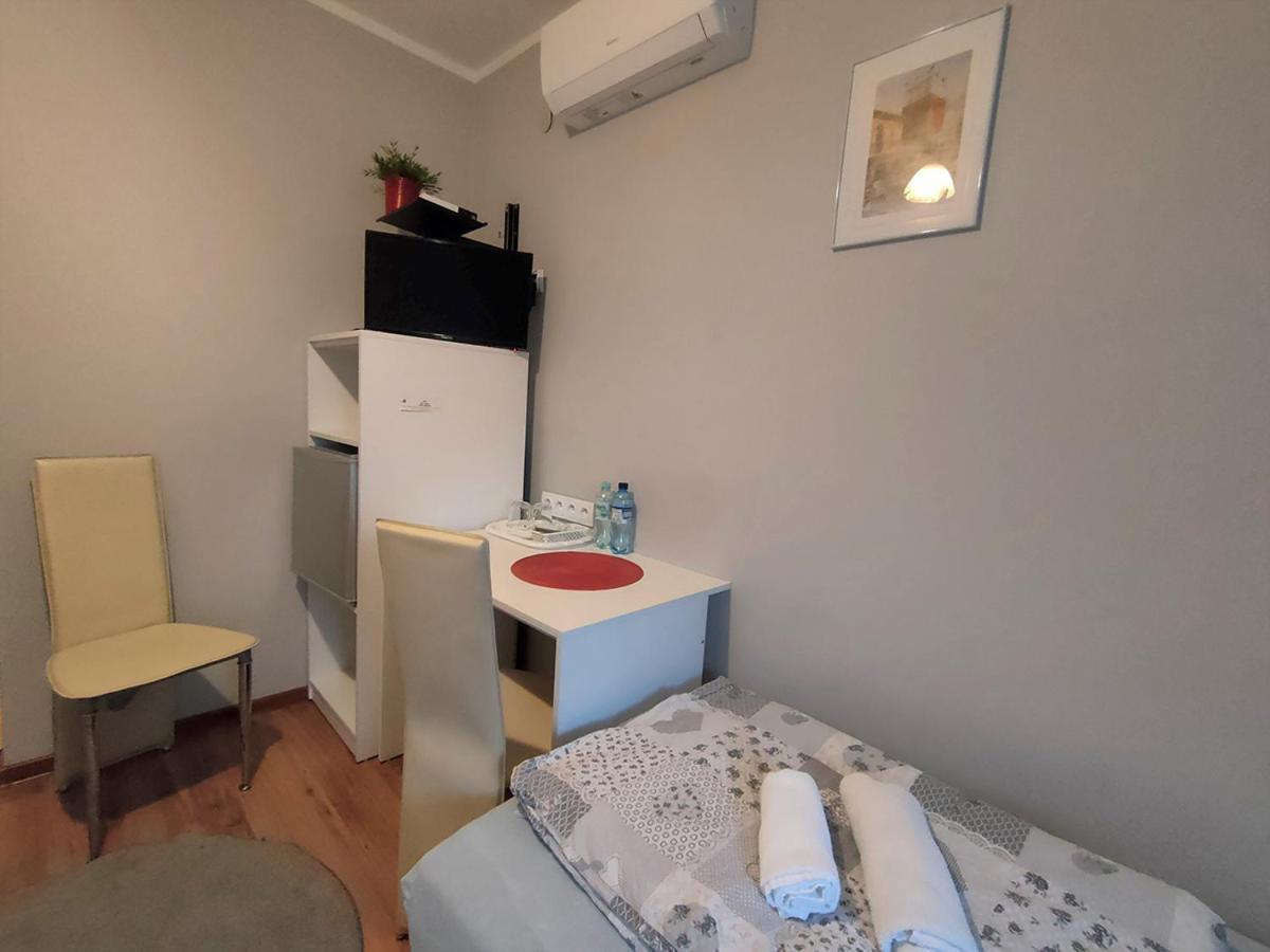 스타라초비체 Stajnia Pod Debem B&B 외부 사진