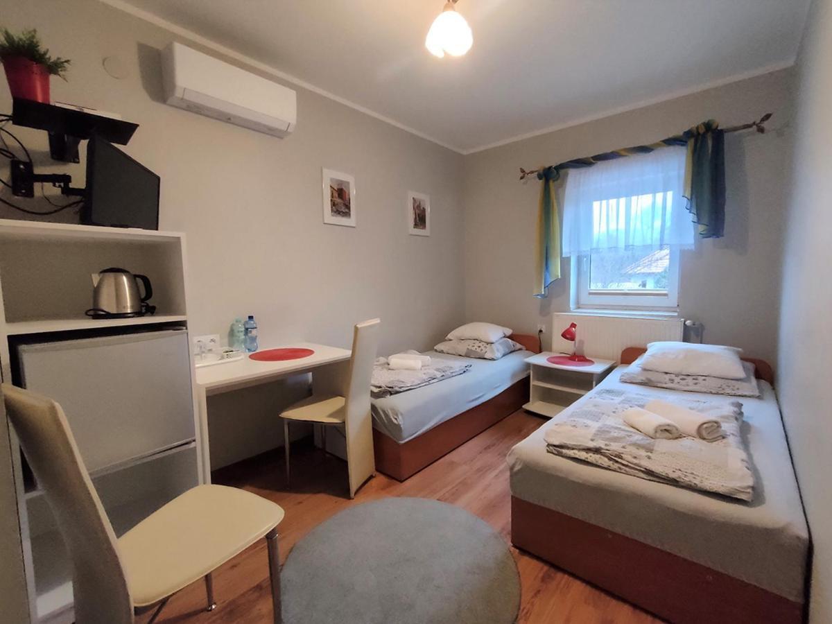 스타라초비체 Stajnia Pod Debem B&B 외부 사진