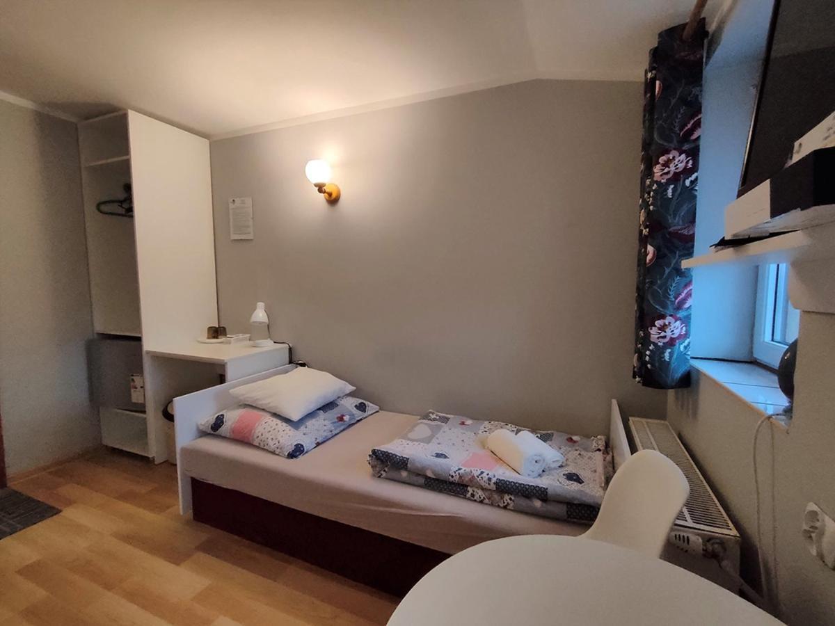 스타라초비체 Stajnia Pod Debem B&B 외부 사진
